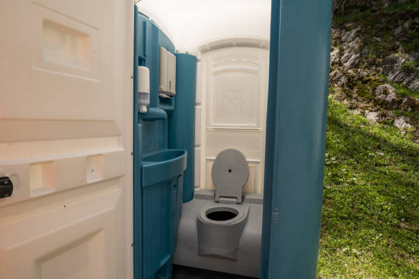 Best Deluxe Portable Toilet Rental in East Moline, IL